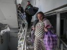 Российские оккупанты сбросили бомбы на роддом и детскую больницу в Мариуполе. 