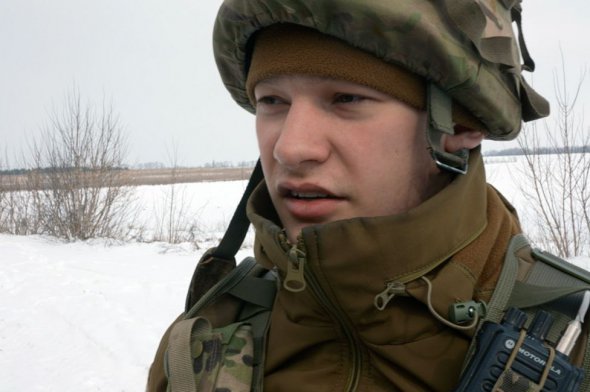 Лейтенант Євген Громадський на позиції на околиці Харкова 