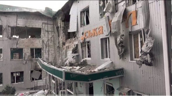 Разбомбленная больница в Волновахе