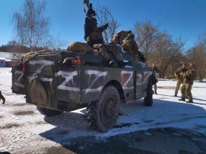 Одного з російських окупантів взяли в полон. Фото: МВС