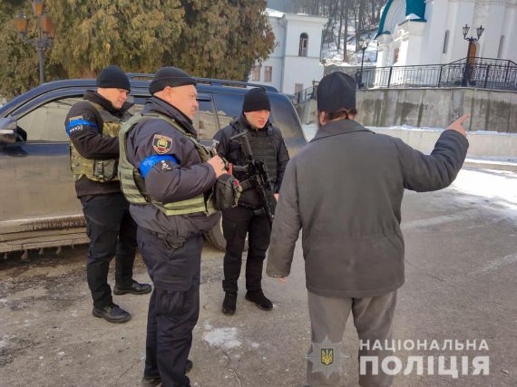 В обстрелянной Святогорской лавре находились эвакуированные жители Изюма 