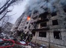 У багатоповерхівку на Оболоні влучив артилерійський снаряд