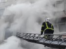 У багатоповерхівку на Оболоні влучив артилерійський снаряд