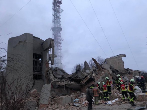 Ровно: в результате авиаудара по телевышке погибли 19 человек