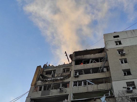 Вранці окупанти нанесли черговий ракетний удар по житловому будинку в Києві