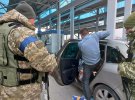 На границе обнаружили бейби-бокс со взрослым мужчиной 