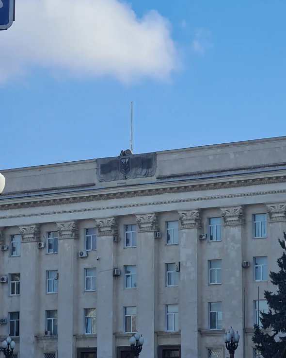 Окупанти зняли прапор України з будівлі Херсонської ОВА