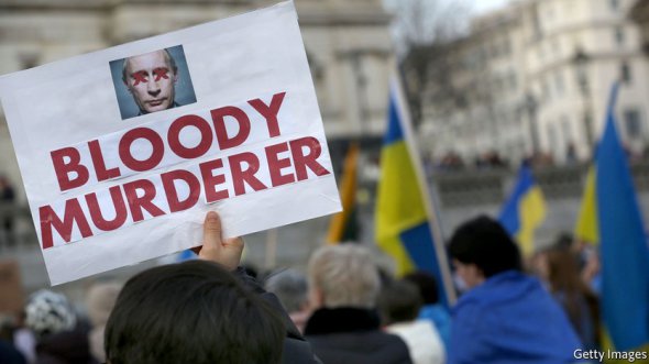 Одна з акцій у світі на підтримку України. Плакат із Путіним «Кривавий убивця»