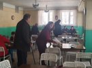 Переселенців харчують тричі на добу.
