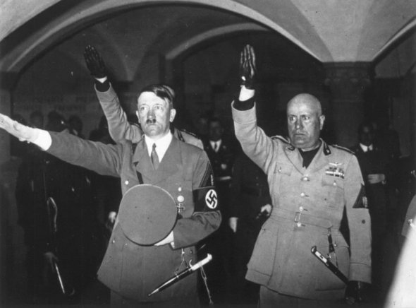 Диктатори Гітлер та Муссоліні 