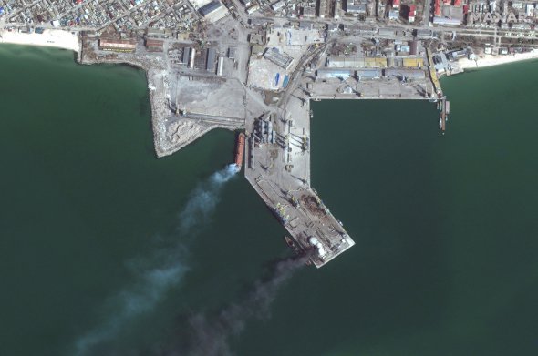 Спутниковые снимки уничтоженного русского корабля