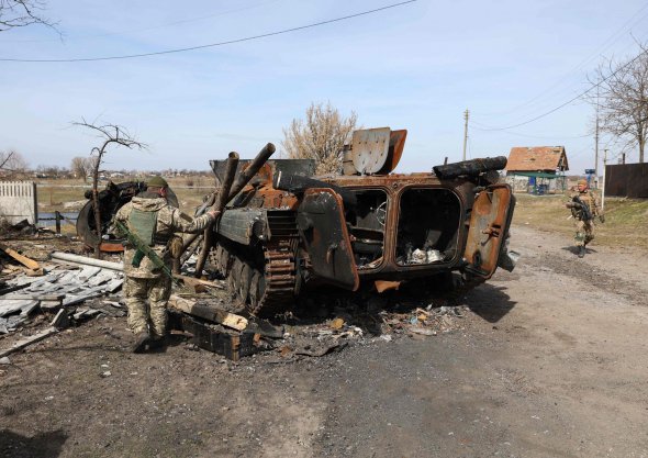 Знищена російська техніка на північ від Києва
