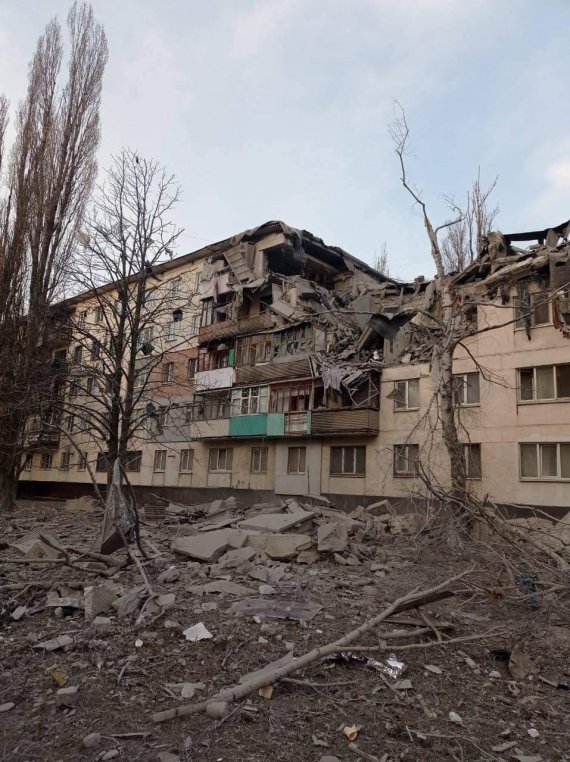 Снаряды оккупантов попали в жилые дома Лисичанска