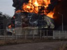 Рятувальники досі гасять пожежу в Рівному