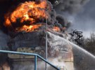 Рятувальники досі гасять пожежу в Рівному