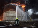 Рятувальники досі гасять пожежу в Рівному