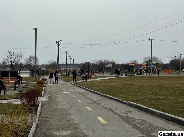 Для мешканців Золотоноші відносно нещодавно збудували великий парк із сучасними дитячими майданчиками та спортивними тренажерами