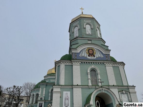 У місті золотими куполами возвеличується Свято-Успенський собор. Його збудували на початку ХХ ст