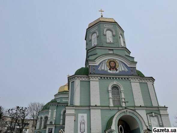 В городе золотыми куполами превозносится Свято-Успенский собор. Его построили в начале ХХ века