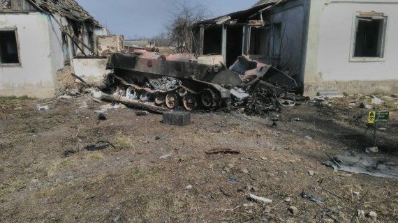 Ворог, кидаючи військову техніку, все частіше її мінує