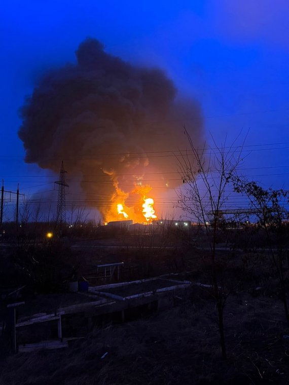 У російському Бєлгороді палає нафтобаза