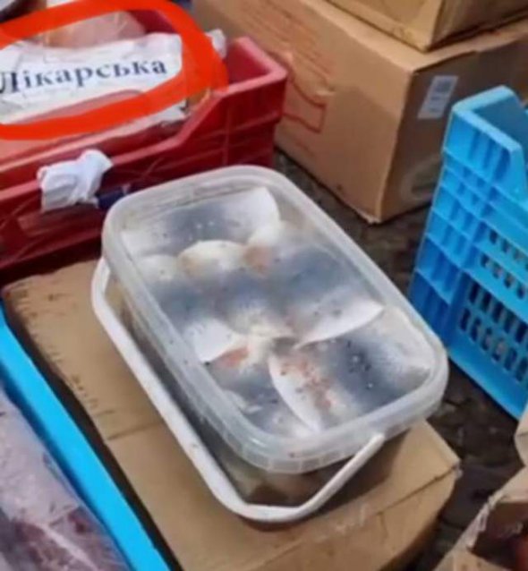 Кадирівці під виглядом гуманітарки роздають українські продукти