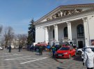 В Драмтеатре расселили женщин из роддома, который разбомбили накануне, а также потерявшие жилье семьи.