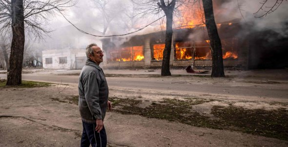  У Сіверськодонецьку горить будівля 