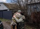 Президент  Володимир Зеленський показав проникливі фото тих, хто рятує Україну