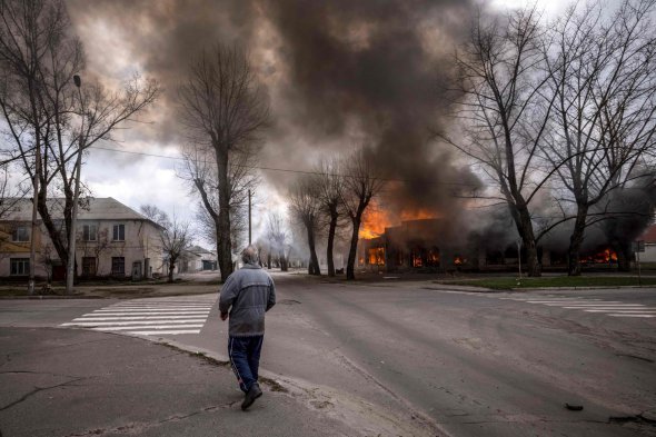  Будинок горить у Сєверодонецьку, Донбас, минулого тижня 