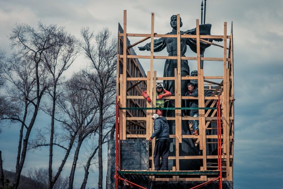 Пам'ятник засновникам Києва захистили