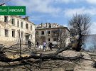 Наслідки обстрілу житлових кварталів у Миколаєві, 16 квітня. Фото: Суспільне Миколаїв