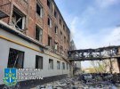 В результате ракетного удара в Харькове оккупанты разрушили дома и повредили автомобили.