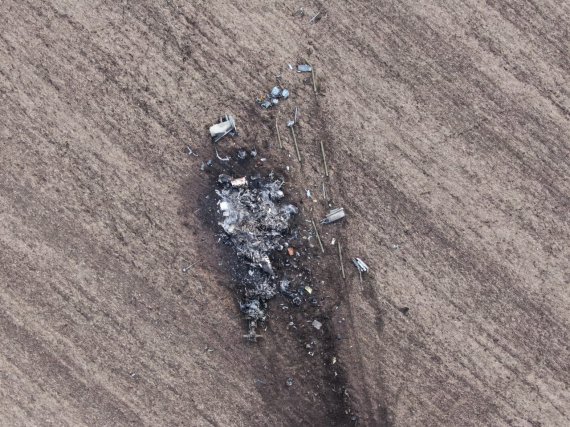 В Харьковской области украинские воины сбили российский вертолет Ка-52 и показали остатки от него