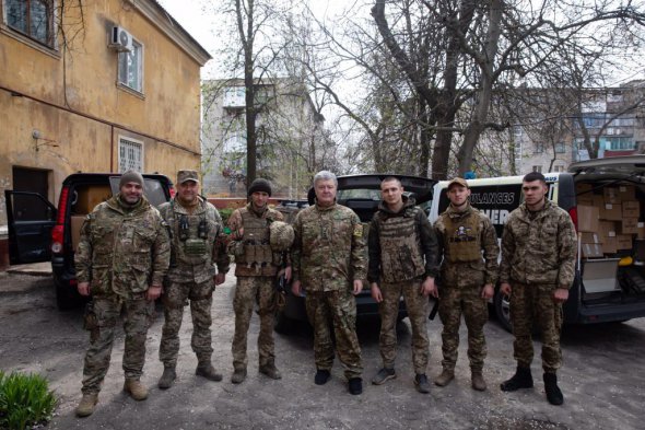Захисники Краматорська отримали нову партію бронежилетів, шоломів, машин і секретних "штучок"