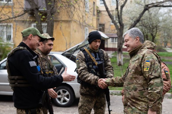 Захисники Краматорська отримали нову партію бронежилетів, шоломів, машин і секретних "штучок"