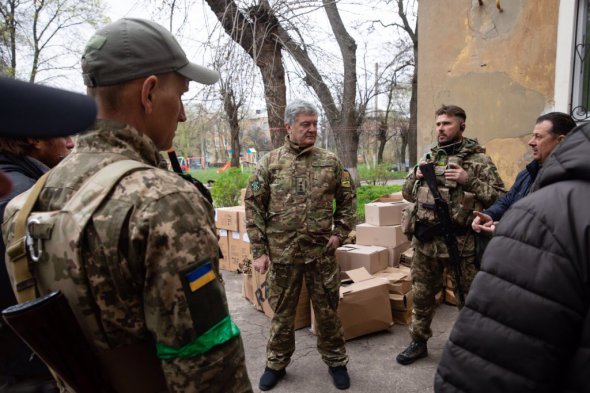 Защитники Краматорска получили новую партию бронежилетов, шлемов, машин и секретных "штучек"