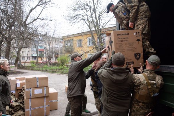 Защитники Краматорска получили новую партию бронежилетов, шлемов, машин и секретных "штучек"