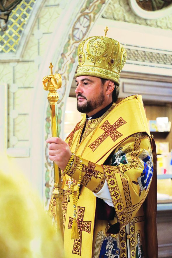 Олександр ДРАБИНКО, 45 років, архієрей Переяславсько-Вишневської єпархії. Народився 18 березня 1977-го в місті Корець Рівненської області в сім’ї держслужбовців. Навчався в Московській духовній семінарії та Київській духовній академії. Був референтом, а згодом особистим секретарем митрополита Київського й усієї України Володимира, предстоятеля Української православної церкви Московського патріархату. 2006-го висвячений на священника в целібаті, тобто в безшлюб’ї, й пострижений у чернецтво з ім’ям Олександр – на честь преподобного Олександра Свірського. 2010-го став настоятелем храму Преображення Господнього й зведений у сан архієпископа. Був одним із лідерів проукраїнського крила в УПЦ Московського патріархату, виступав за розширення її автономії та проголошення автокефалії. 2018 року на Об’єднавчому соборі українських церков заявив про перехід з УПЦ Московського патріархату до Православної церкви України. 2019-го призначений єпархіальним архієреєм новоутвореної Переяславсько-Вишневської єпархії. Автор праць на тему розколу в українському православ’ї та автокефалії. 2020 року нагороджений орденом Архістратига Михаїла I ступеня