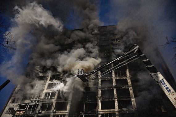 Президент України Володимир Зеленський показав зруйновані  окупантами  будинки, знищені стадіони та розбиті житлові квартали