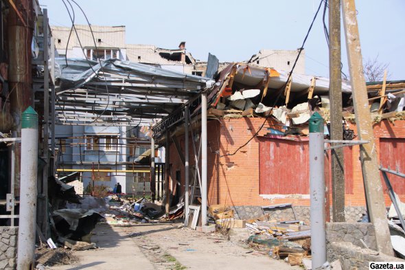 Россияне сбрасывали на спальные районы Ахтырки "вакуумные бомбы" - авиабомбы объемного взрыва, что привело к массивным разрушениям жилых домов