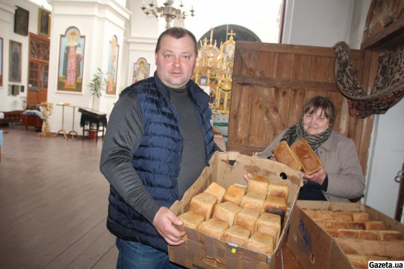 Охтирський підприємець Віталій Євтєєв організував благодійну пекарню, де печут і безоплатно роздають хліб для мешканців міста та навколишніх сіл