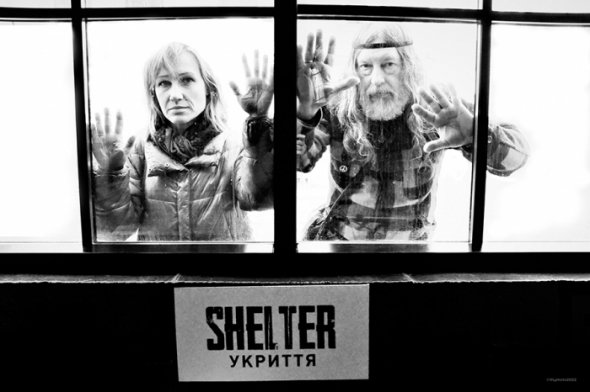 У Львові відкрили виставку чорно-білих фото про любов під час війни