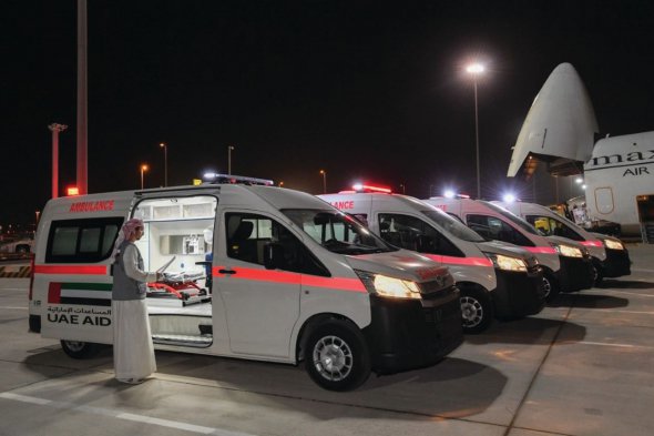 Об’єднані Арабські Емірати відправили Україні укомплектовані машини швидкої допомоги та 50 т гуманітарного вантажу. 14 квітня літак приземлився у Варшаві. Звідти допомогу переправлять в Україну.