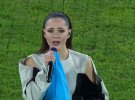 Юлия Санина исполнила гимн Украины перед благотворительным матчем "Динамо" и "Клужа"