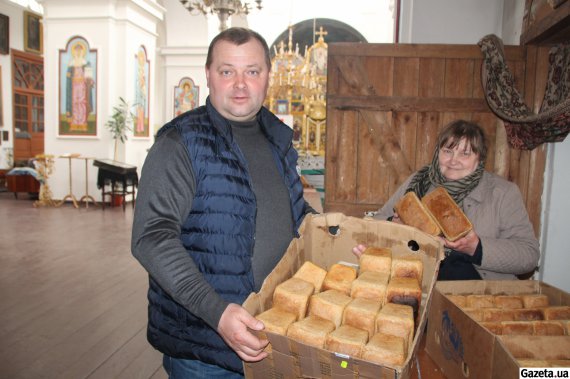 Волонтери Архистратиго-Михайлівської церкви в Охтирці - Віктор Євтєєв та Алла Ільгова 