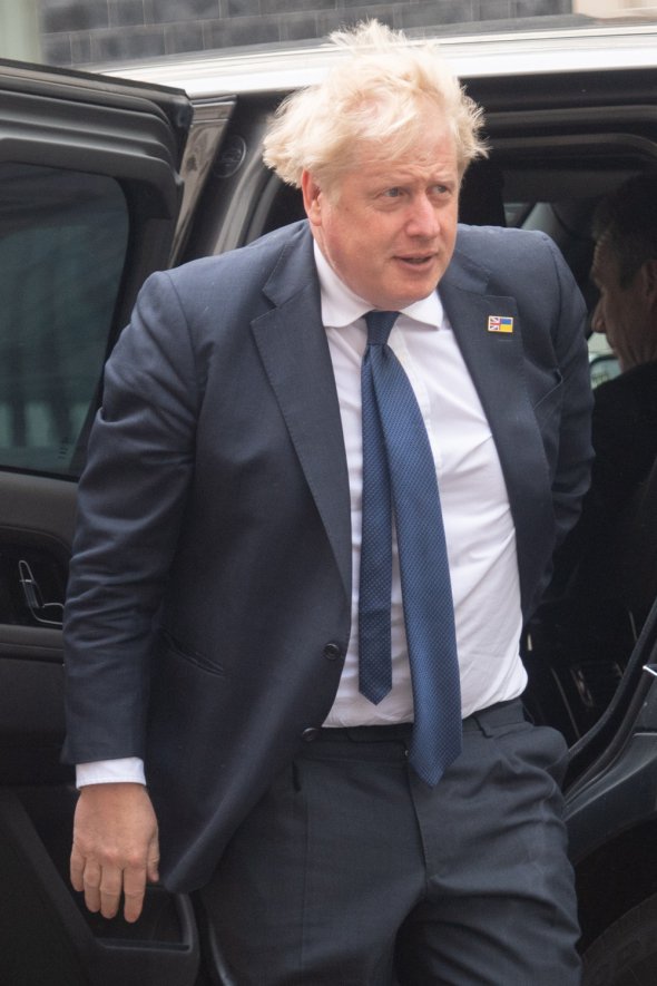 Британский премьер Борис Джонсон сравнил переговоры с Россией с разговором с крокодилом, у которого твоя нога в пасти 