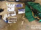 У Ладижині чоловік зберігав зброю на СТО, ховав її у машині