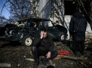 Разрушенный автомобиль от бомбардировок российскими войсками