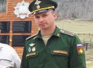 Старший лейтенант Олег Крикунов, ему 33 года. Он - командир взвода. Родился и вырос в Забайкалье, после школы обучался в институте физической культуры. Затем пошел служить в армию.